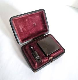 Antico squadro agrimensorio  a prismi tascabile  ing. A. Salmoiraghi Milano ,