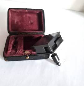 Antico squadro agrimensorio  a prismi tascabile  ing. A. Salmoiraghi Milano ,