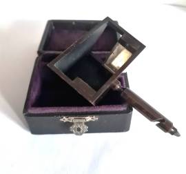 Antico squadro a  specchi tascabile  Austriaco ,  primi'900, firmato "GEBRUDER . FROMME / WIEN&