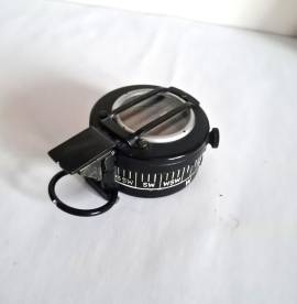 Bussola prismatica  militare vintage ASET  S.p.A. Torino  L.P.E. Roma n° 48187    . In ottimo stato.