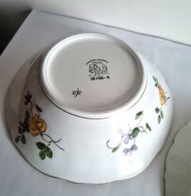 Piatti decoro con  floreale  firmati A.S.  Realizzate su  ceramiche lombarde come da foto .Dimension