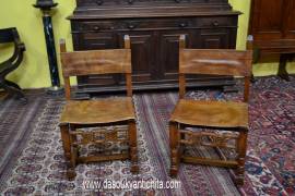 Coppia di sedie stile spagnolo del XX secolo