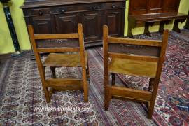 Coppia di sedie stile spagnolo del XX secolo