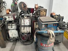 N. 4 saldatrici e n. 1 bidone aspiratore