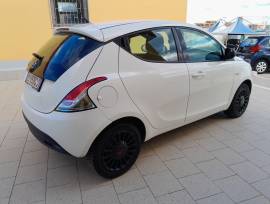 Lancia Ypsilon 1.2 Elefantino Rosa