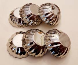 6 ciotole tonde in silver plated, anni 80, lavorazione tipo petali, balzati all' interno