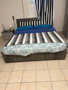 Camera  da letto moderna curata e multifunzionale  