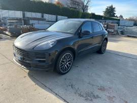 Autovettura Porsche Macan