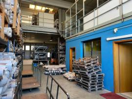 Magazzino tappeti, arredi ed attrezzature da magazzino Magazzino tappeti, arredi ed attrezzature da magazzino