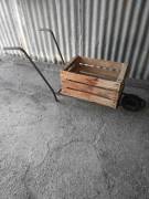 Carriola porta cassetta Carriola porta cassetta