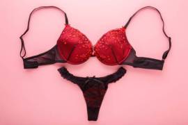 ABBIGLIAMENTO DONNA    NEGOZIO IN 5 GIORNATE  A MILANO   -  OTTIMA  CLIENTELA       ADATTO  A  CINES