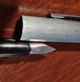 Penna stilografica  PELIKAN  Silvexa  vintage   con pennino in oro bianco 14 carati,  usata senza cu