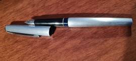 Penna stilografica  PELIKAN  Silvexa  vintage   con pennino in oro bianco 14 carati,  usata senza cu