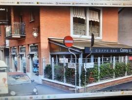 BAR-RISTORANTE - ADATTO A CINESIIIIIIIIIIIIIIIII AMBURGHERIA - RISTORANTE - BAR CAFFETTERIA DAVANTI 