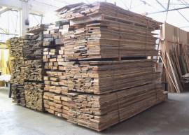 Elementi in legno di recupero per la realizzazione di pergole