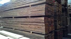 Elementi in legno di recupero per la realizzazione di pergole Elementi in legno di recupero per la realizzazione di pergole