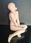 Figurina  d'epoca Rosenthal  Fritz Klimsch  ragazza seduta  numero 1623 . Condizioni    eccellenti  