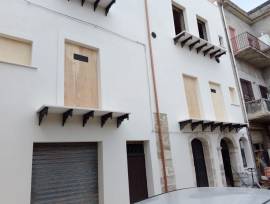 EDIFICIO INDIPENDENTE PER STUDIO  RADIOLOGICO E CASA DI CURA  AL CENTRO STORICO DI GELA (CL)