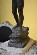 Antica statua raffigurante acquaiolo del 900 De Martino