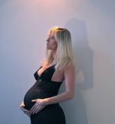 Cercasi modella incinta per servizio gravidanza pagato