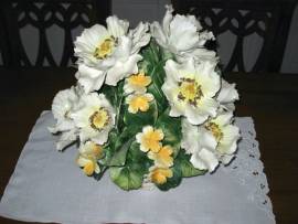 Sopramobile in ceramica cestino di fiori 