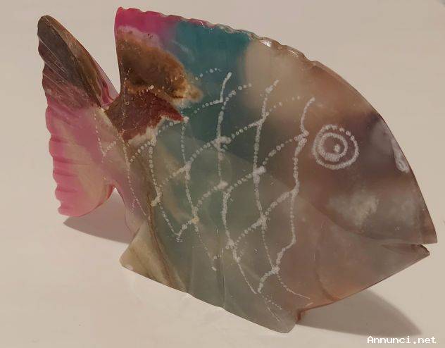 Splendido Pesce in minerale di agata corniola in varie sfumature di colori