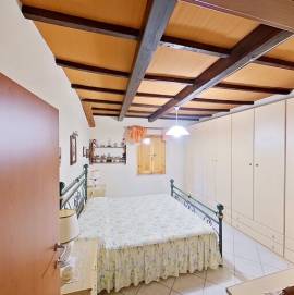 PALAZZINA RESIDENZIALE INDIPENDENTE NELLE CAMPAGNE TOSCANE