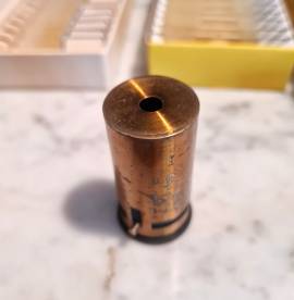 Microscopio   d'epoca   da tasca    in ottone  laccato  , custodia  in   legno , funzionante  