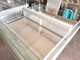 2 VETRINE FRIGO PER SALUMI USATE  