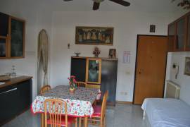 Lavinio a 100 mt. dalla spiaggia, anche quindicinale.