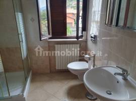 Bilocale arredato su due livelli 