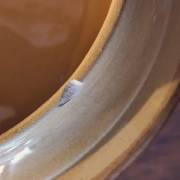 VASO CON COPERCHIO E DECORI FLOREALI.