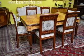 Tavolo da pranzo-riunioni allungabile fino a 326 cm. Tavolo da pranzo-riunioni allungabile fino a 326 cm.