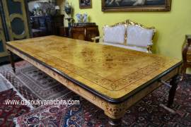 Tavolo da pranzo-riunioni allungabile fino a 326 cm. Tavolo da pranzo-riunioni allungabile fino a 326 cm.