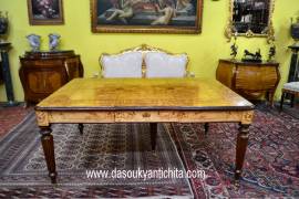 Tavolo da pranzo-riunioni allungabile fino a 326 cm. Tavolo da pranzo-riunioni allungabile fino a 326 cm.