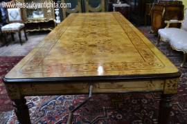 Tavolo da pranzo-riunioni allungabile fino a 326 cm. Tavolo da pranzo-riunioni allungabile fino a 326 cm.