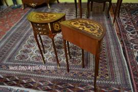 Coppia di tavolini-comodini mezzo giro stile Luigi XV Coppia di tavolini-comodini mezzo giro stile Luigi XV