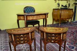 Coppia di tavolini-comodini mezzo giro stile Luigi XV Coppia di tavolini-comodini mezzo giro stile Luigi XV