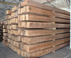 Tavolato e travi in legno antico di recupero