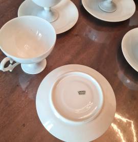 Servizio  completo Limoges da caffè vintage in porcellana bianca , anni '70,  marchiato sotto i piat