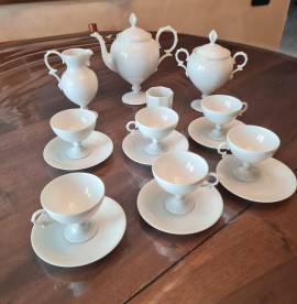 Servizio  completo Limoges da caffè vintage in porcellana bianca , anni '70,  marchiato sotto i piat