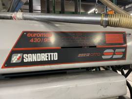 Pressa oleodinamica per stampaggio plastica Sandretto