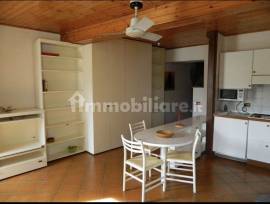 In centro monolocale arredato . Termoautonomo vista lago