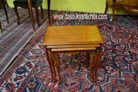 Tris di tavolini nido a incastro stile Luigi XV