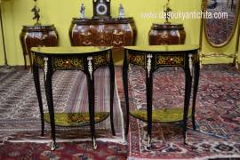 Coppia di tavolini – console ebanizzati mezzo giro stile Luigi XV