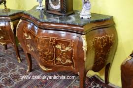 Comò e coppia di comodini intarsiati stile Luigi XV