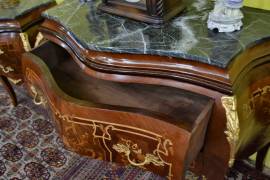 Comò e coppia di comodini intarsiati stile Luigi XV