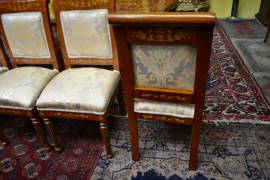 Gruppo di sei sedie poltrone stile olandese in tessuto damascato