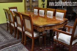 Gruppo di sei sedie poltrone stile olandese in tessuto damascato