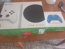 XBOX SERIE S 500GB CON 2 JOYSTICK IN GARANZIA